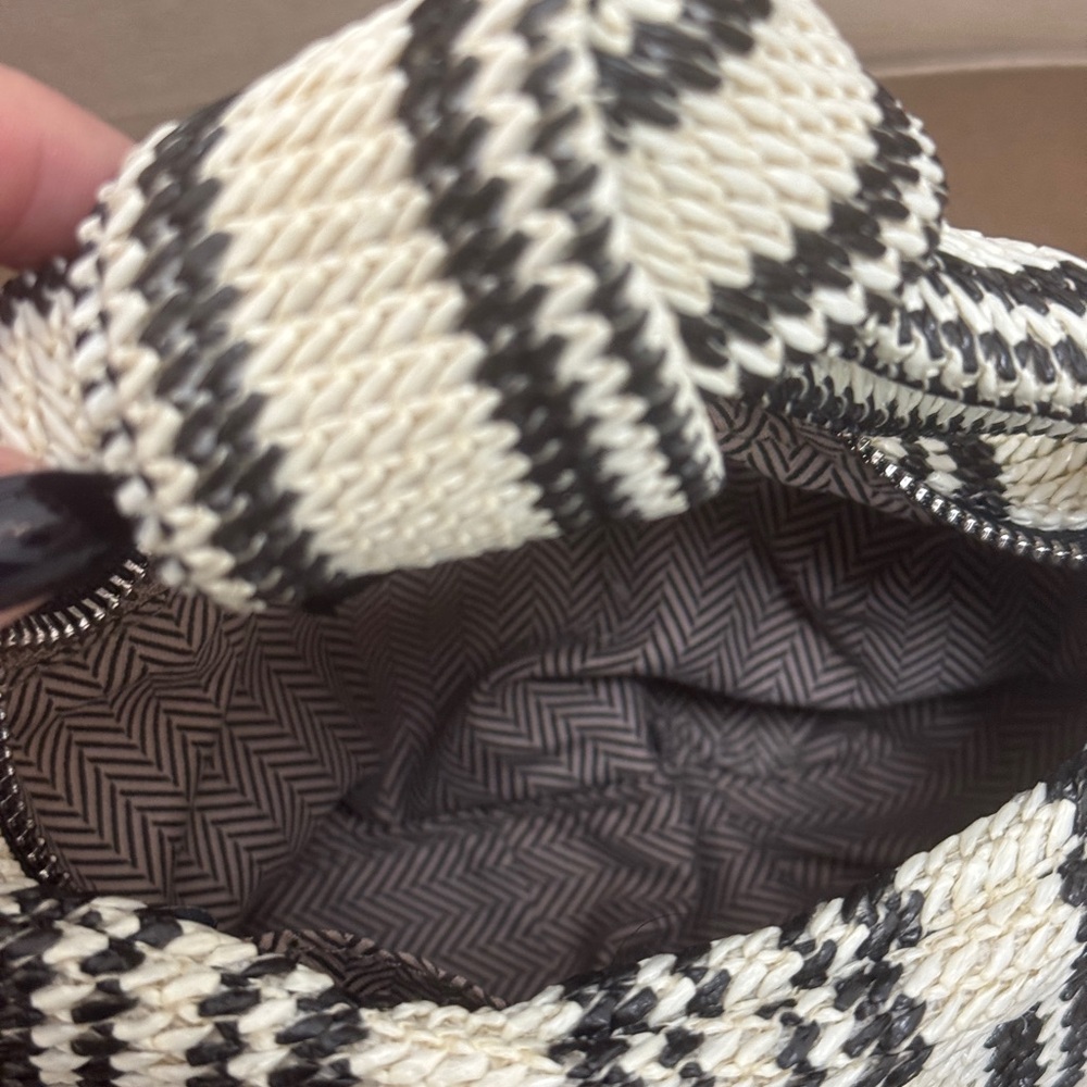 Urban Expressions Woven Knot bag with crossbody strap - Picture 5 of 7